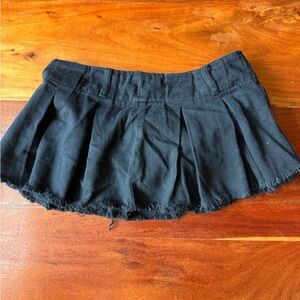 Edikted Black Skater Pleated Mini Skirt